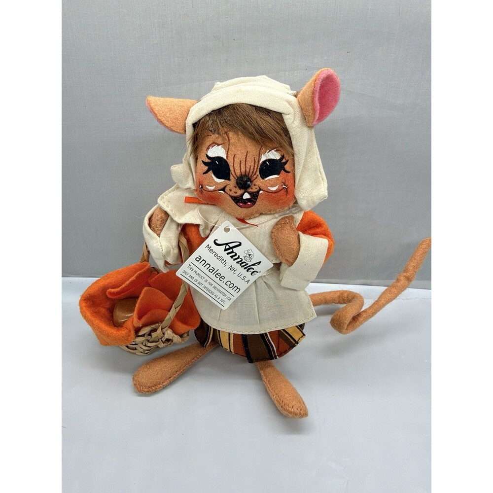 Annalee Thanksgiving Harvest Pilgrim Girl Mouse with Bread Basket 6.5" 2009